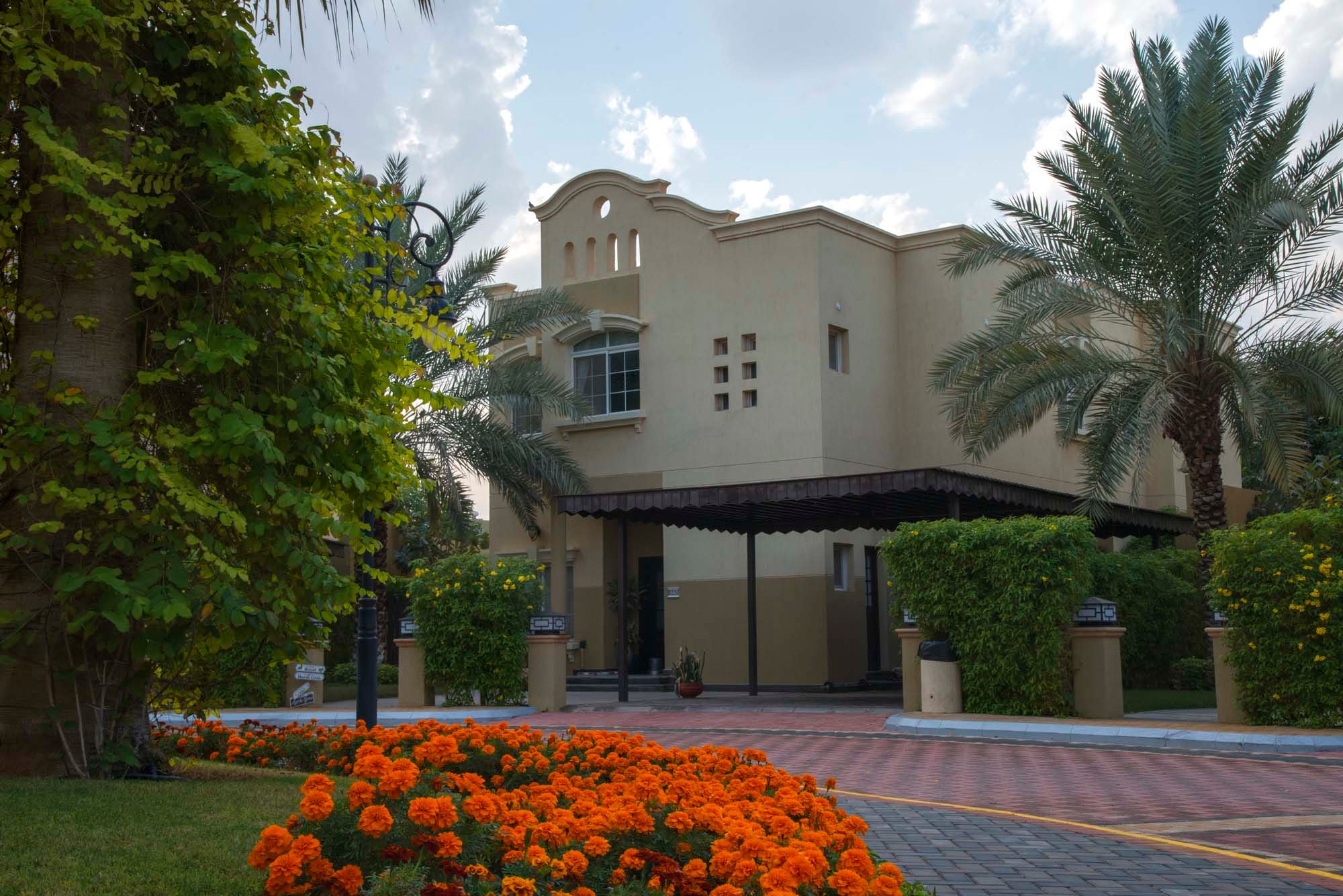luxury western villas for rent in riyadh